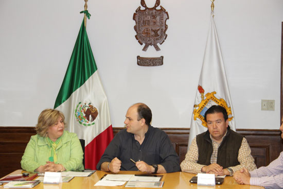 Signan convenio gobierno municipal-IEEA en Saltillo 