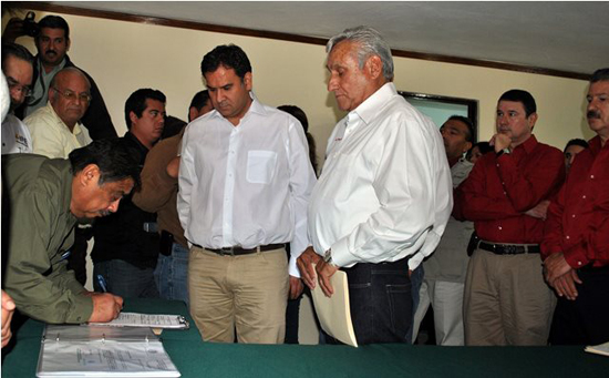 Solicita el PRI al IFE registro de Jesús Mario Flores y Javier Navarro 