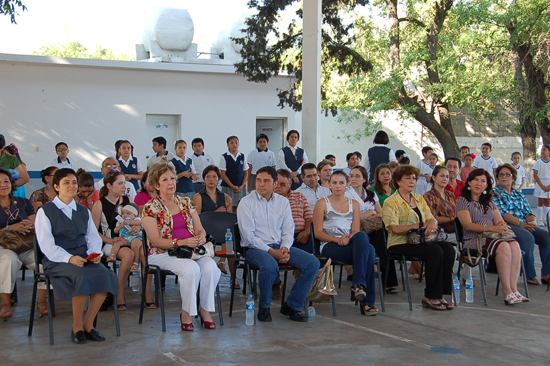 Asiste Antonio Nerio a Feria de la Ciencia en Colegio de la Paz 