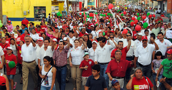 Cerca de 20 mil personas se manifiestan en favor de Enrique Peña Nieto 