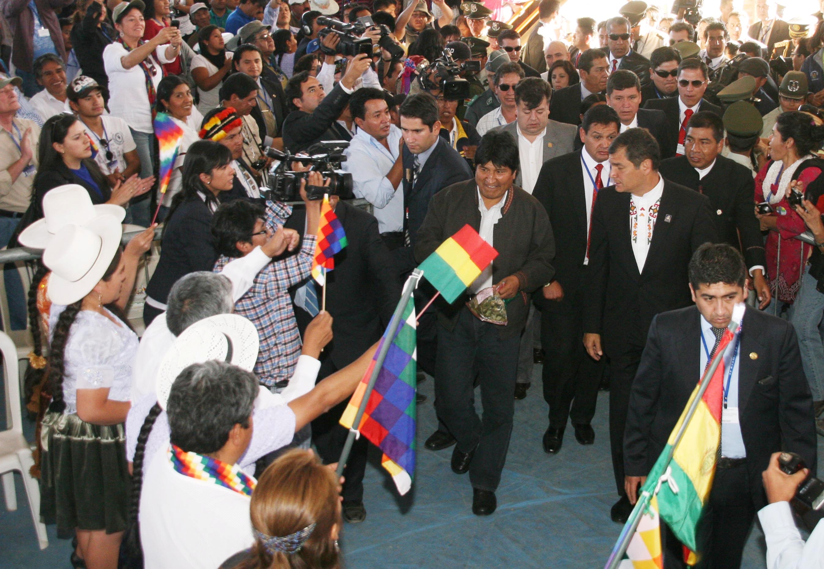  Cumbre Social respalda lucha de Morales y Correa para creación de nuevo organismo regional