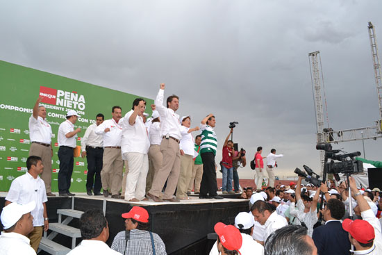 EPN se reunió con más de 30 mil simpatizantes en Torreón