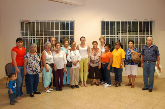 Participan adultos mayores del DIF San Juan de Sabinas en certamen cultural 