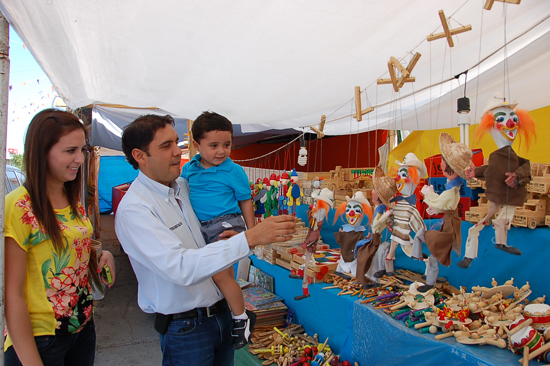 Recorrió Antonio Nerio la expo artesanal de Oaxaca 