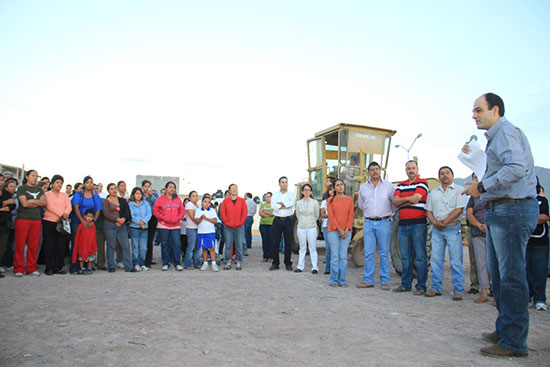 Construye gobierno municipal cancha en la Saltillo 2000