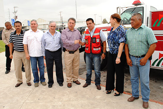 Entrega alcalde Alberto Aguirre apagadora a Protección Civil