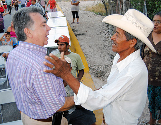 Entregan obras de pavimentación a habitantes de las colonias Refugio Rentería y San Antonio