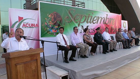 El profesor Serigio Reséndiz Boone, representante del Gobierno del Estado, ofreció un discurso oficial del evento.