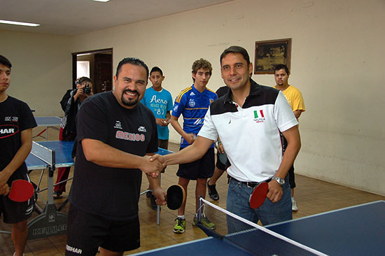 Ofrece municipio clínicas deportivas de tenis de mesa
