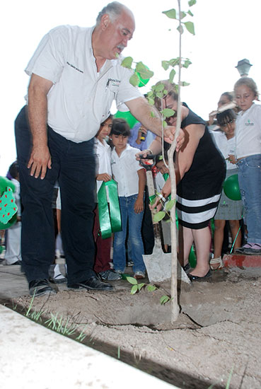 Preside Melchor Sánchez programa “Club Ecológico el Buen Vecino”