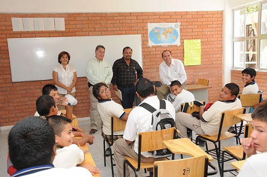 Reitera gobernador compromiso de incrementar nivel de escolaridad en Coahuila a 11 años