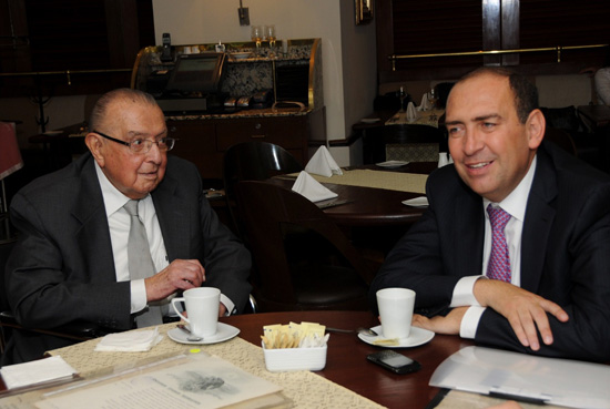 Se reúne gobernador Rubén Moreira con arquitecto Pedro Ramírez 