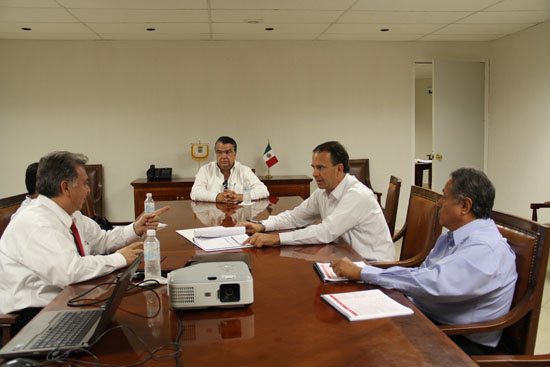 Se reúne titular de SEIN con alcalde de Acuña 