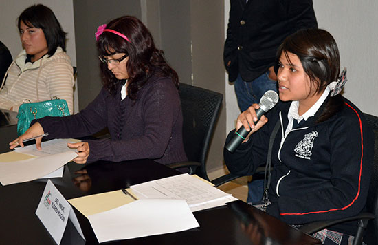 Ante líderes estudiantiles presentan propuesta de acciones para el 2013