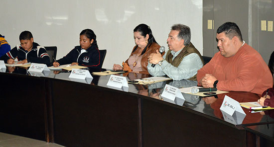 Ante líderes estudiantiles presentan propuesta de acciones para el 2013