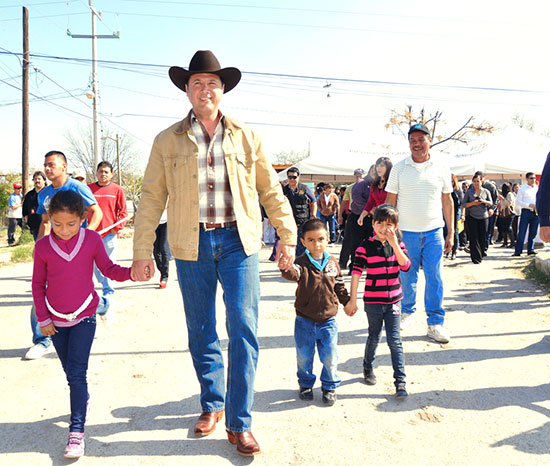 Demuestra alcalde Oscar López compromiso con la comunidad