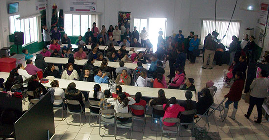 Ofrece el DIF cursos de tejido y electricidad en el Centro Comunitario San Antonio