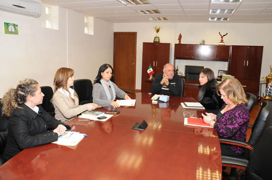 Se reúne el alcalde Melchor Sánchez con la Secretaría de la Mujer 