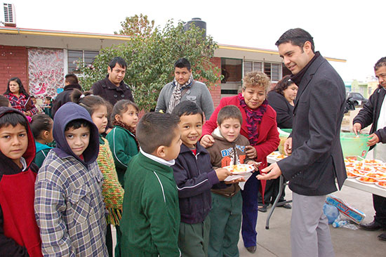 Visita Antonio Nerio la escuela Manuel Villarreal 