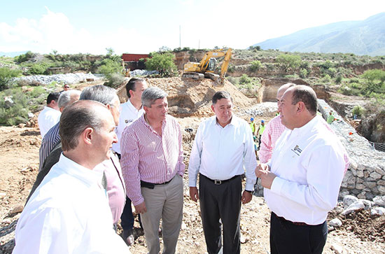 Coahuila construye obras que demanda la ciudad: Rubén Moreira
