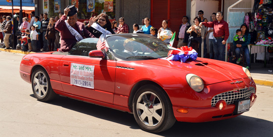 Continúa éxito de las fiestas internacionales de la Amistad 2013 con tradicional desfile 