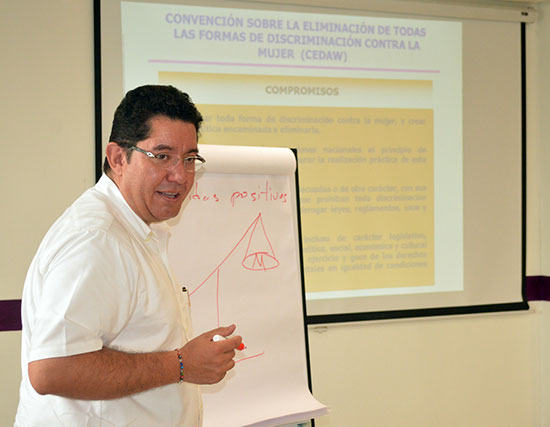 Ofrecen taller sobre la ley de igualdad entre mujeres y hombres del estado de Coahuila