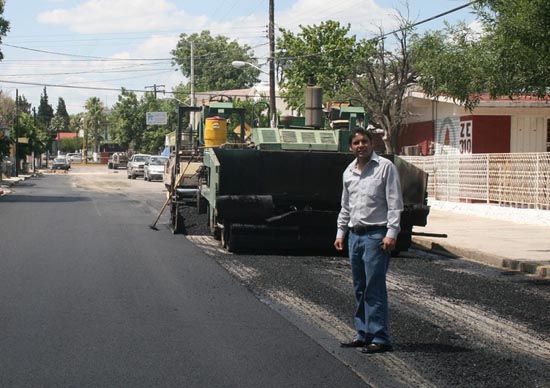 Pavimentan más calles en Nueva Rosita 