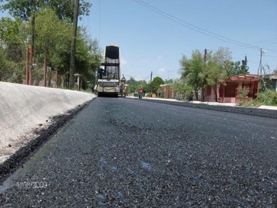 Pavimentan más calles en Nueva Rosita 