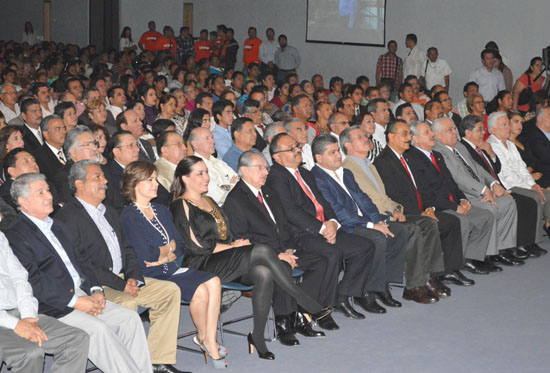 El senador Braulio Fernández presenta su primer Informe en Torreón