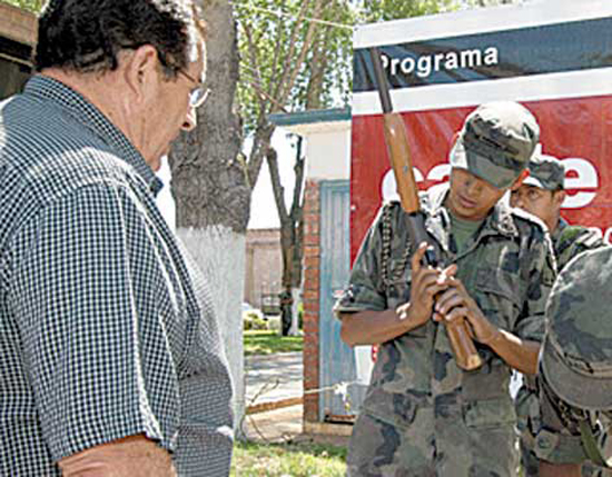 Realiza Ejército Mexicano Canje de Armas en la plaza principal 