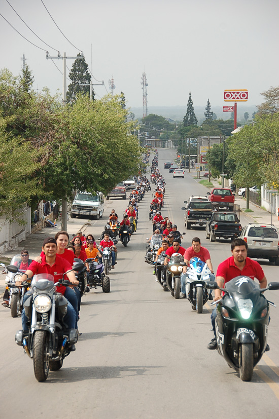 Recibe Nueva Rosita a cientos de bikers 