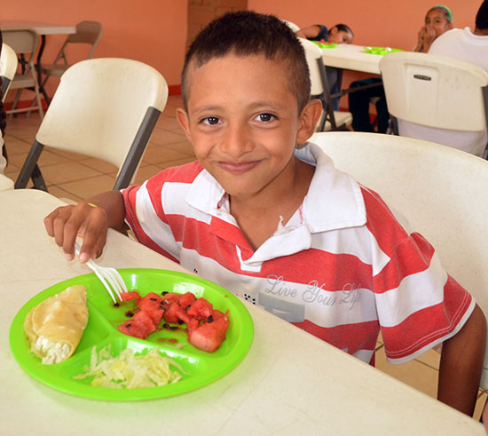 Reciben equipo para cocina y limpieza, escuelas que ofrecen desayunos saludables a sus alumnos