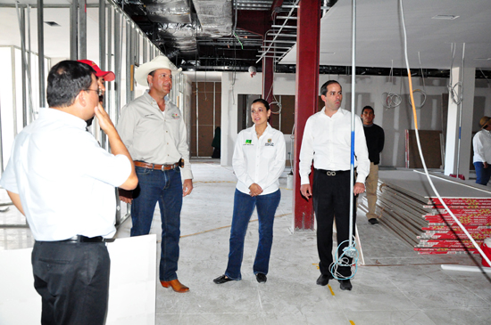 Supervisa alcalde avance de obra de remodelación del edificio de presidencia municipal