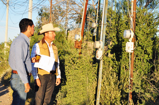 Supervisa Alcalde obra de electrificación en la colonia Los Pinos 