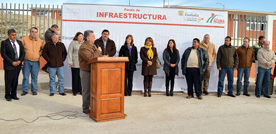 Inaugura alcalde obra de construcción de barda perimetral en beneficio de más de mil alumnos