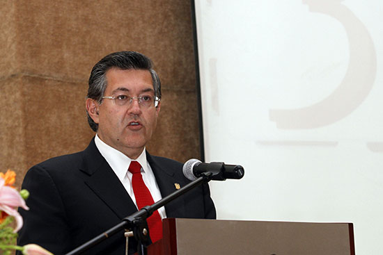 Reconoce rector trabajo del Coordinador de la Unidad Saltillo, Marco Antonio Tamez Ceballos