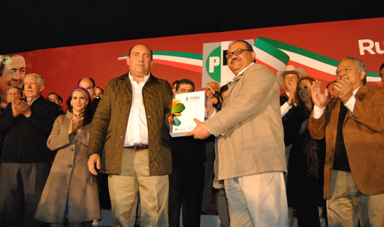 Reitera Rubén Moreira compromiso de seguir trabajando en el combate a la pobreza en Coahuila