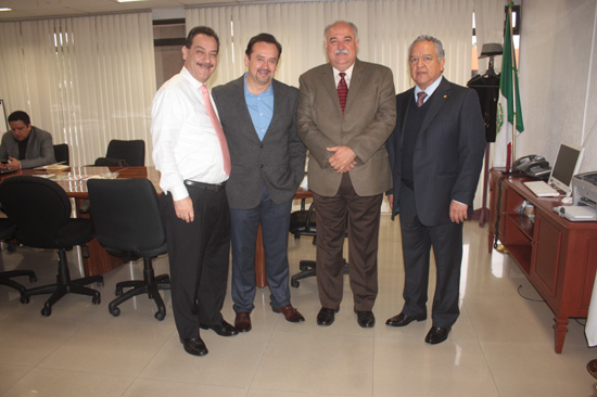 Se reunen alcaldes de Monclova con diputados federales