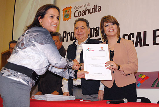 Aseguran certeza legal de veintiséis escuelas de Ciudad Acuña