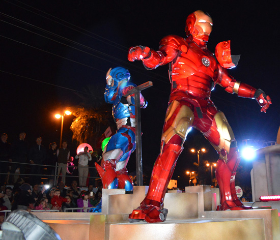 Cincuenta mil acuñenses presenciaron el magno desfile navideño “Noche de Paz” 