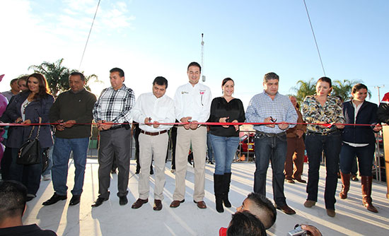 Inauguran pista de hielo de Torreón