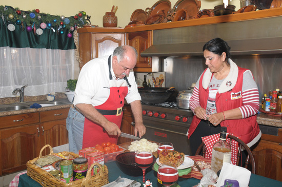 La familia Sanchez Campos compartió desde su cocina la preparación de la cena navideña 