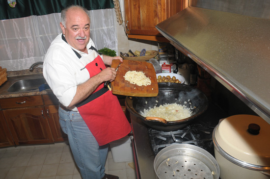 La familia Sanchez Campos compartió desde su cocina la preparación de la cena navideña 