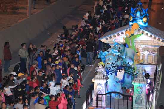 Vibran más de 50 mil personas en Acuña con gran desfile “Noche de Paz”