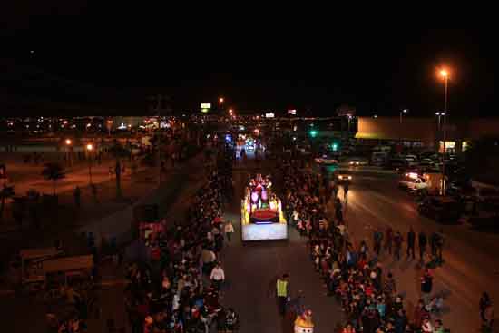 Vibran más de 50 mil personas en Acuña con gran desfile “Noche de Paz”