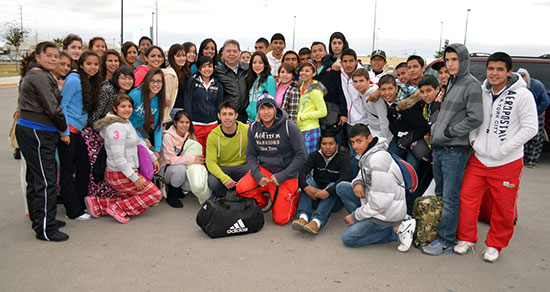 Desean éxito a jóvenes deportistas que participarán en Prenacional de Handball en Saltillo, Coahuila