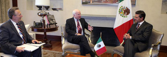  Se reúne el Presidente Enrique Peña Nieto con el senador estadounidense John McCain