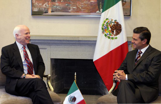  Se reúne el Presidente Enrique Peña Nieto con el senador estadounidense John McCain