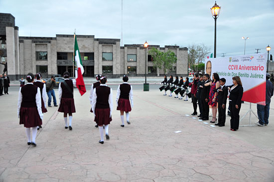 Celebran autoridades municipales y educativas 207 Aniversario del natalicio de Don Benito Juárez
