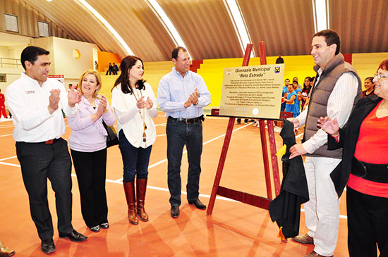 Inaugura alcalde obra de reconstrucción del gimnasio con gran tradición deportiva
